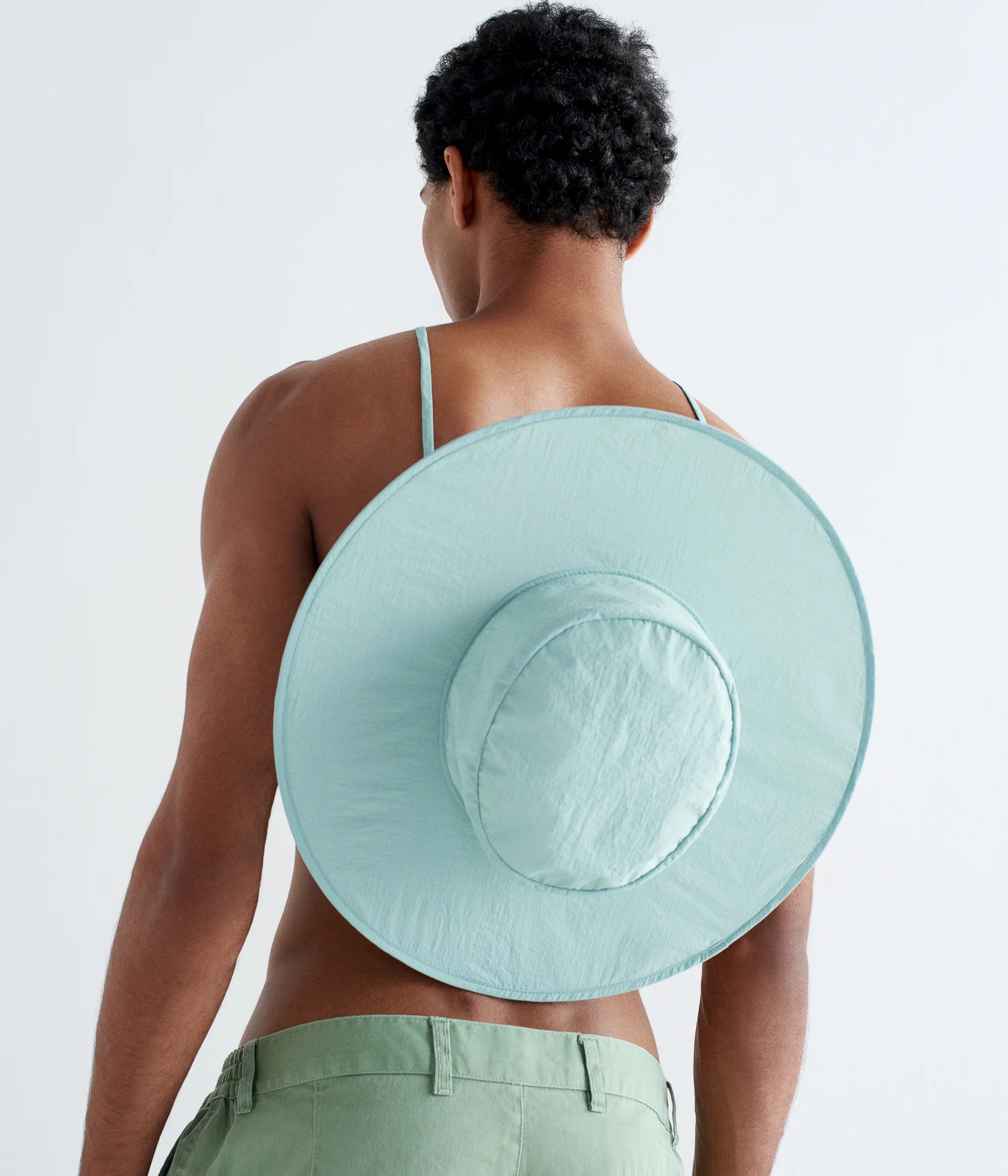 FOLDABLE OVERSIZED HAT IN MINT BLUE